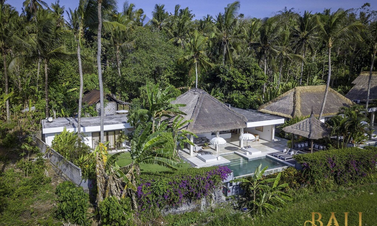 Amlapura Villa | Hidden Poolvilla, Absolutely a Deluxe Treasure!