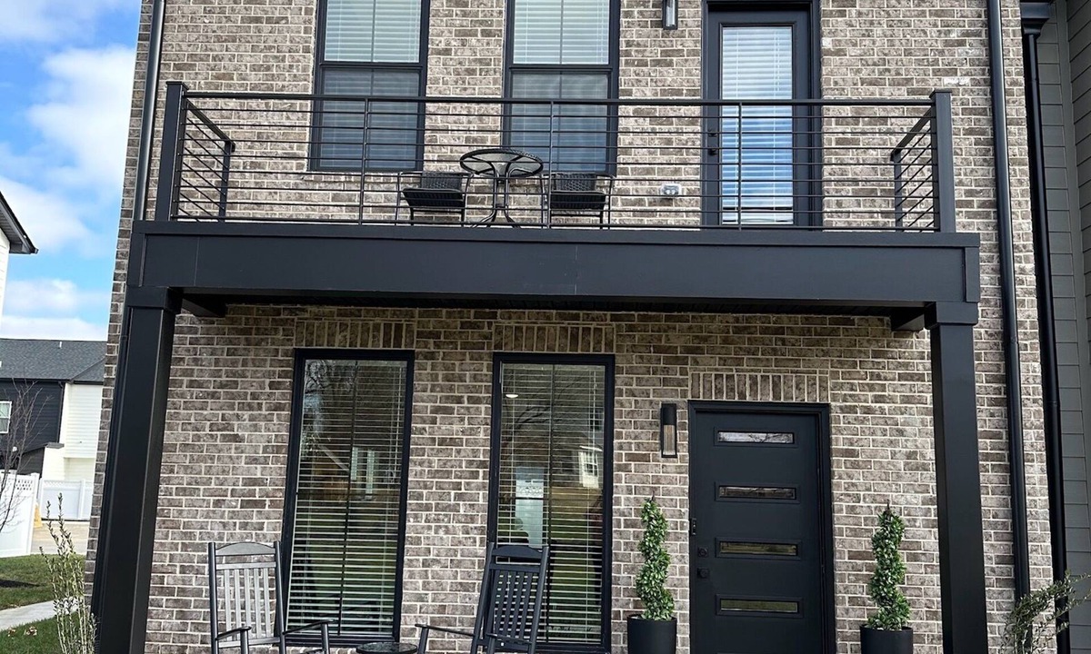 Murfreesboro House | Hidden Retreat Luxury Townhome - 3 Bd/2.5Ba 1 Mi to I24, 5 Mi to Shopping & MTSU
