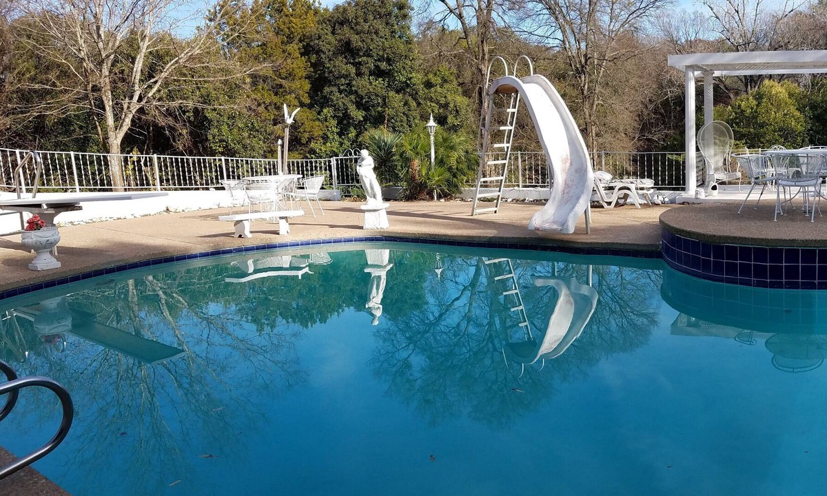 Temple Cottage | Hidden Valley Private Pool Side Cottage