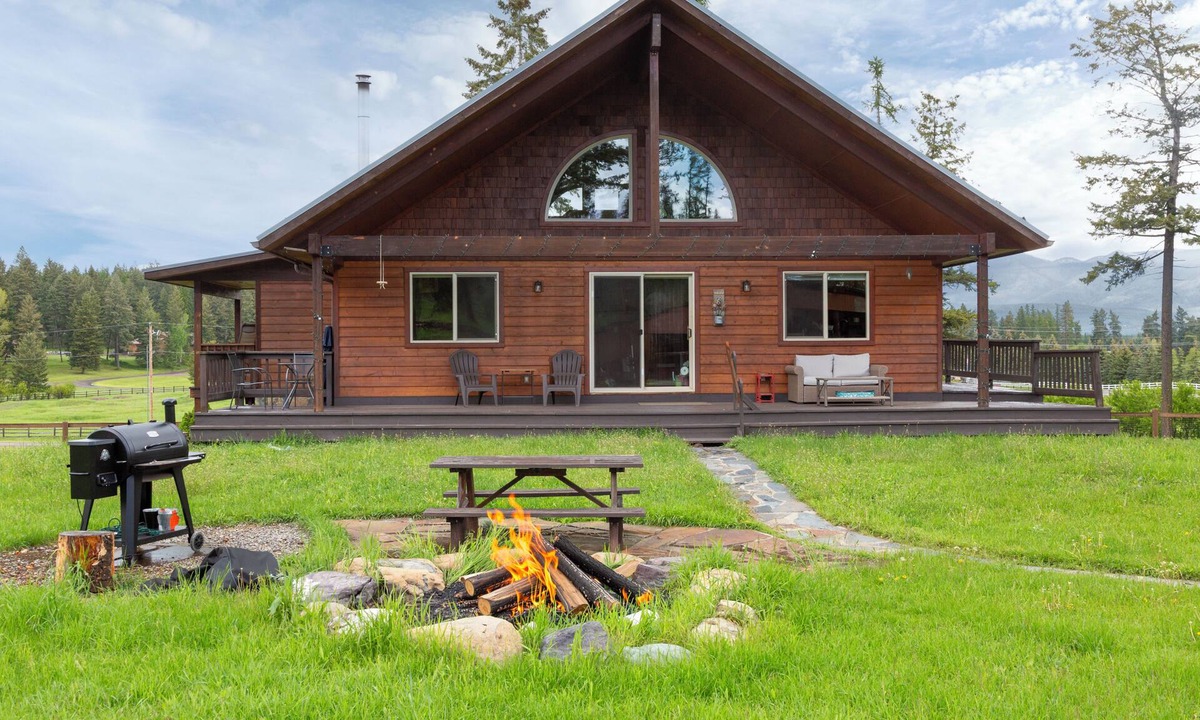Flathead County House | Hidden Valley Retreat | Private Sauna, Fire Pit & Big Sky Views | Minutes from Whitefish, MT