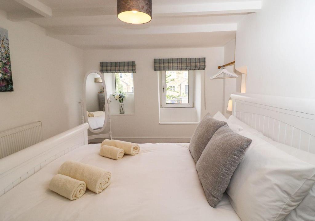 Barnoldswick House | Hideaway Cottage