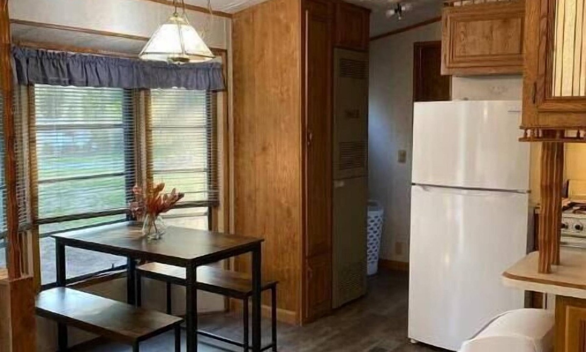 Priceville House | Hideaway! less than a mile to the acres
