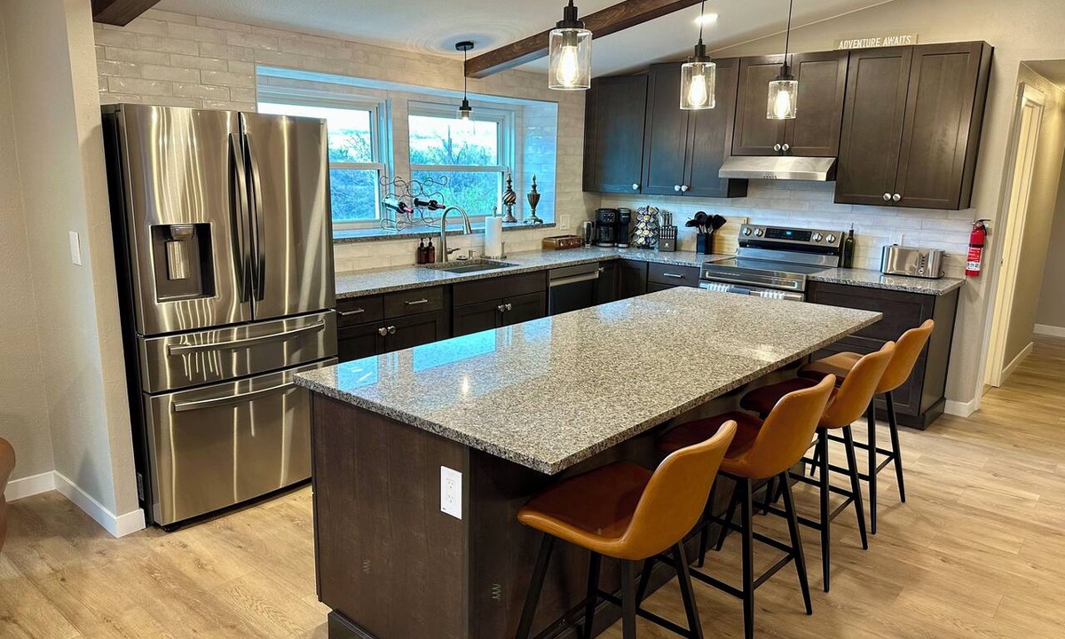 Sedalia House | Hier Hideaway -Hot Tub - Fire Pit - King Beds - Peaceful Surrounded by Nature