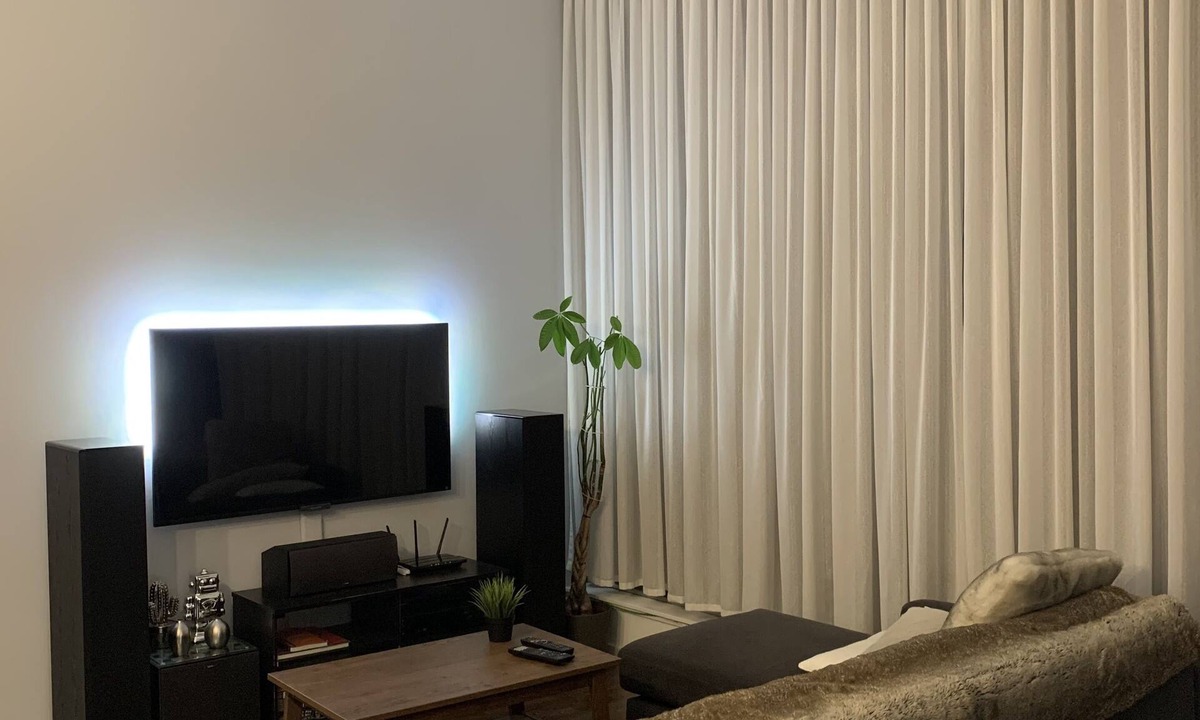 Fashion District Condo | High-Ceiling Condo in Downtown Toronto