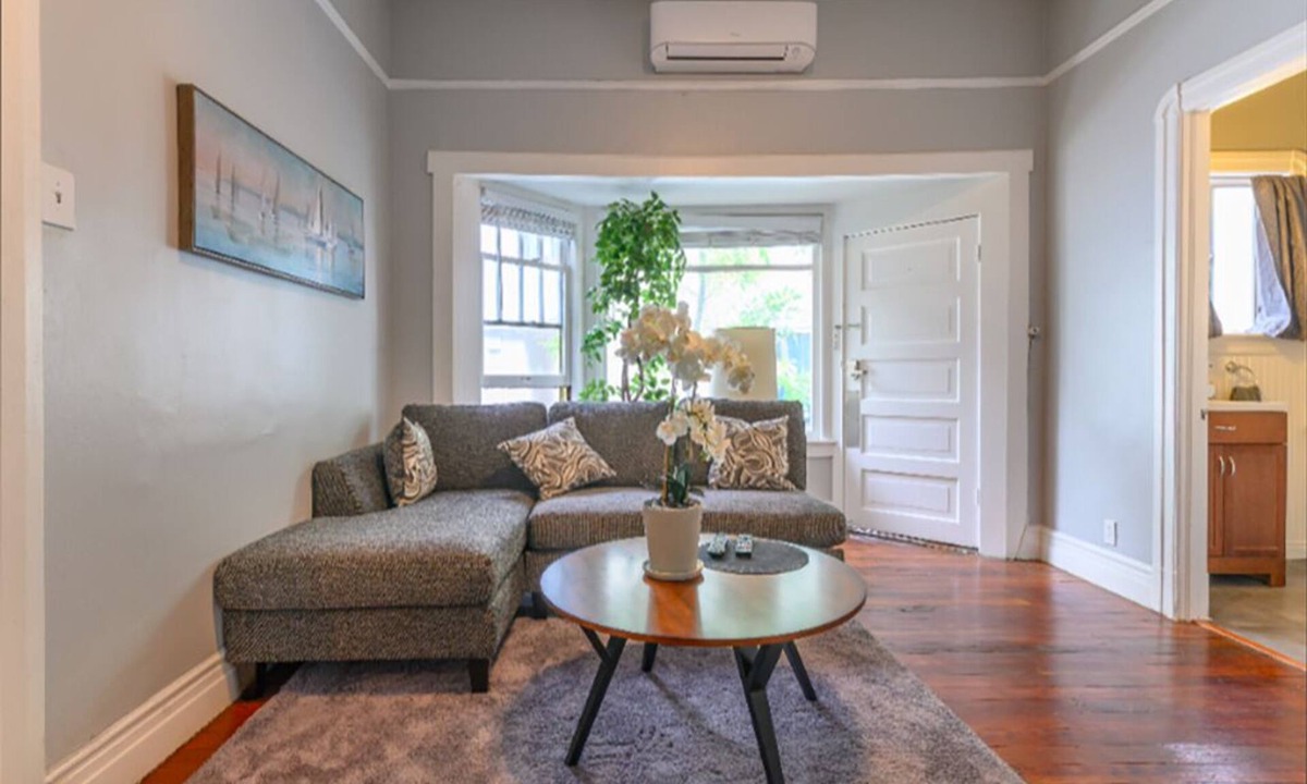 Pasadena Apartment | High Ceiling, Cozy 1BR Apt, Walk to Metro & Shops