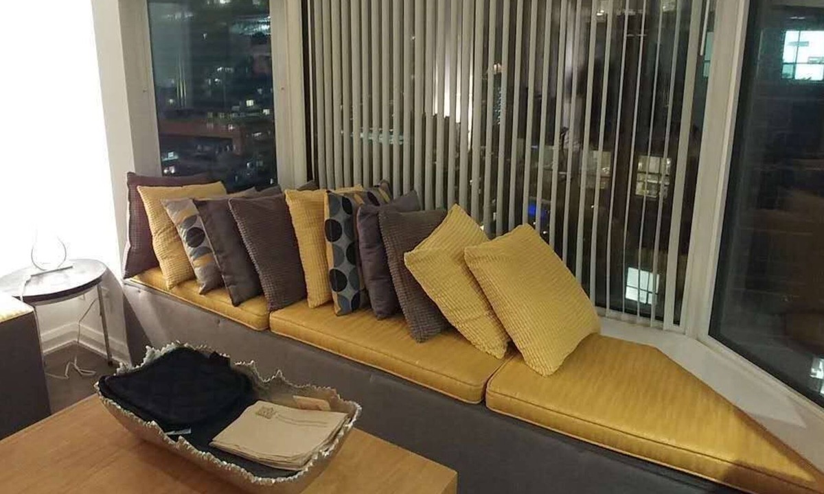 Bloor-Yorkville Condo | High End Toronto Downtown Condo (Bay/Museum station)