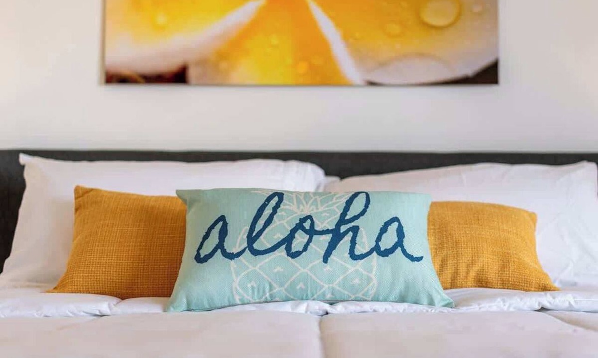 Waikiki Apartment | High Floor, Drink Station, 2 Pools & Free Parking!