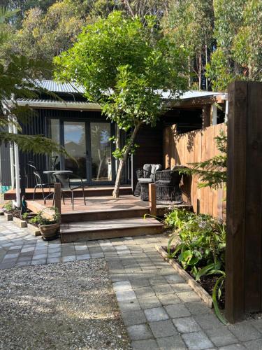 Ngatimoti Apartment | High Haven Cottage in the Orinoco Valley