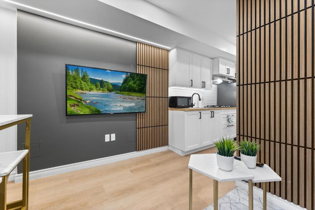 West Bend Apartment | High Park Grove Modern 1B1B, Kitchen, Laundry