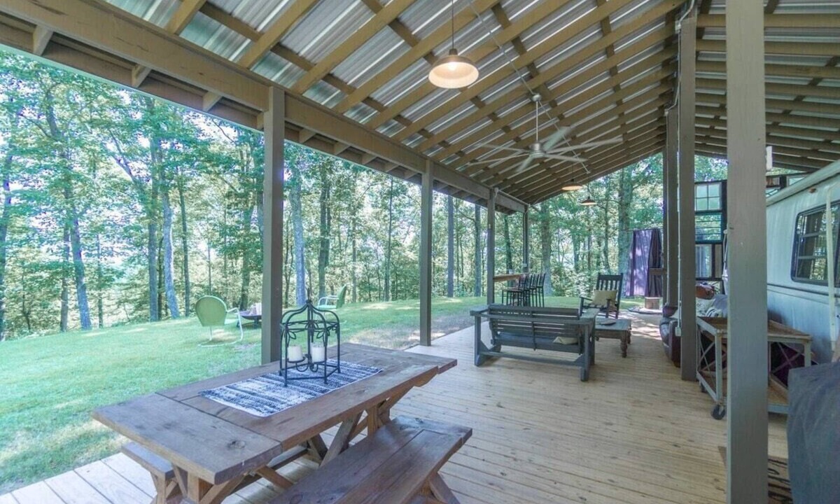 Flintstone House | High Point Hide-A-Way w/Internet and a Hot Tub!