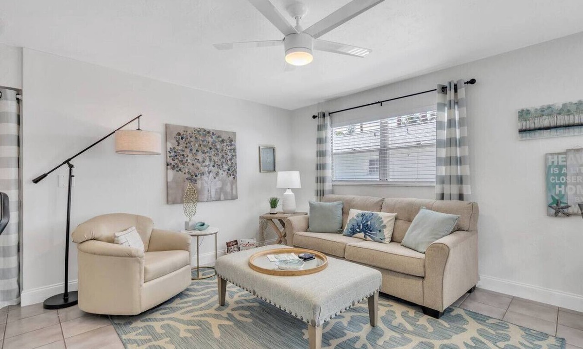 Central Sarasota Apartment | High speed Internet, Downtown, Beach Items & MORE