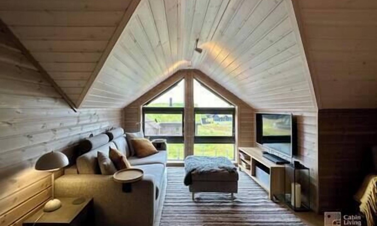 Sjusjoen House | High standard cabin at Sjusjøen - sauna, hot tub & ski trails right outside
