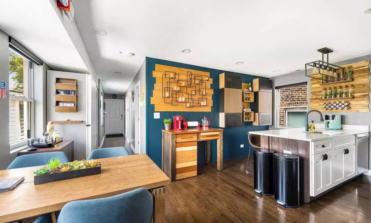 Heart of Chicago Condo | High-Style Oasis in Heart of Chicago + Free EV Charger!n