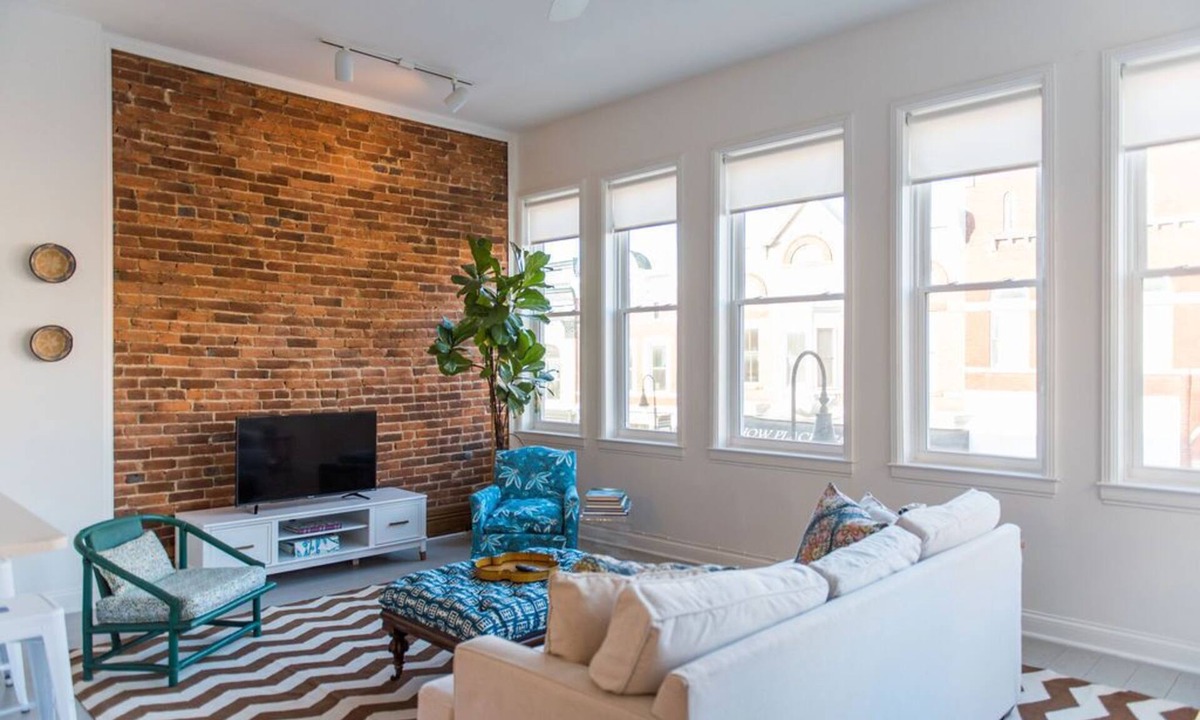 Versailles Apartment | High style on the Bourbon Trail