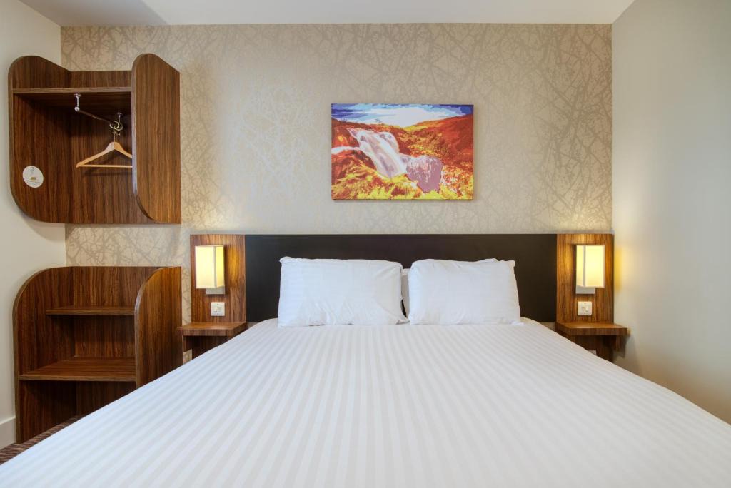 Auchengray Hotel | Highland Gate, Stirling by Marston's Inns