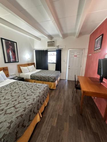 Williams House | Highlander Room 5 Private Room near Route 66