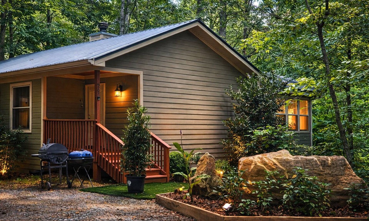 Helen Cabin | Highline 4 bdrm Cabin! Pool Table! Near Helen!