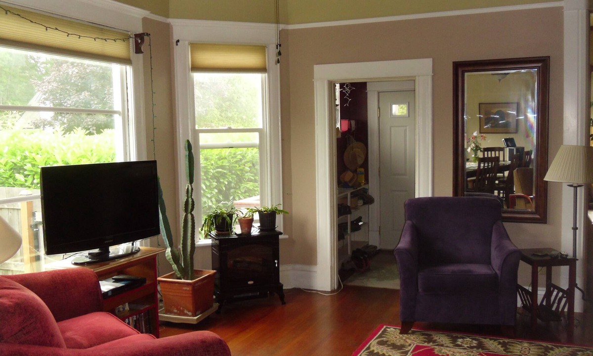 Columbia House | HIghly desireable close-in home in historic neighborhood, beautifully remodeled