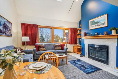 Killington House | Highridge E10 Cozy One Bedroom Loft with Fireplace and Pool Access