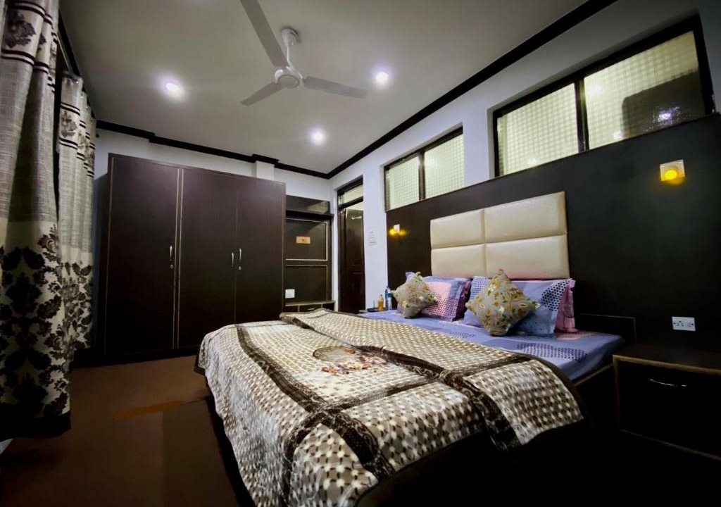 Srinagar House | Highway residency