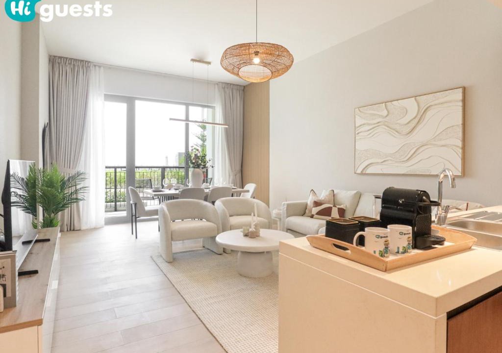 Dubai Apartment | HiGuests - Lavish 2BR Apt with Private Beach Access