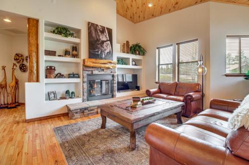 Torreon House | Hike & Explore: Show Low Gem w/Deck & Grill!