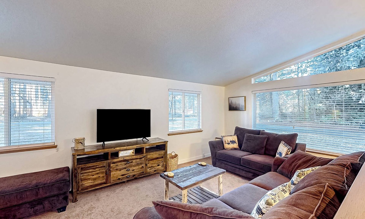 Pierce County House | Hike, Golf & Fish: Outdoorsy Retereat Near Tacoma