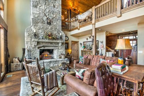 Sapphire House | Hike, Ski & Explore! Mtn-View Cabin in Sapphire