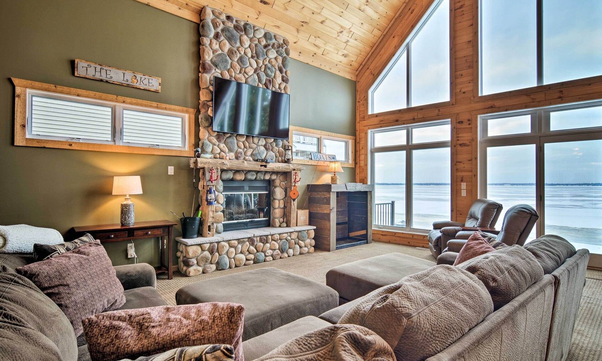 Cadillac House | Hike & Ski! Family-Friendly Lake Mitchell Oasis