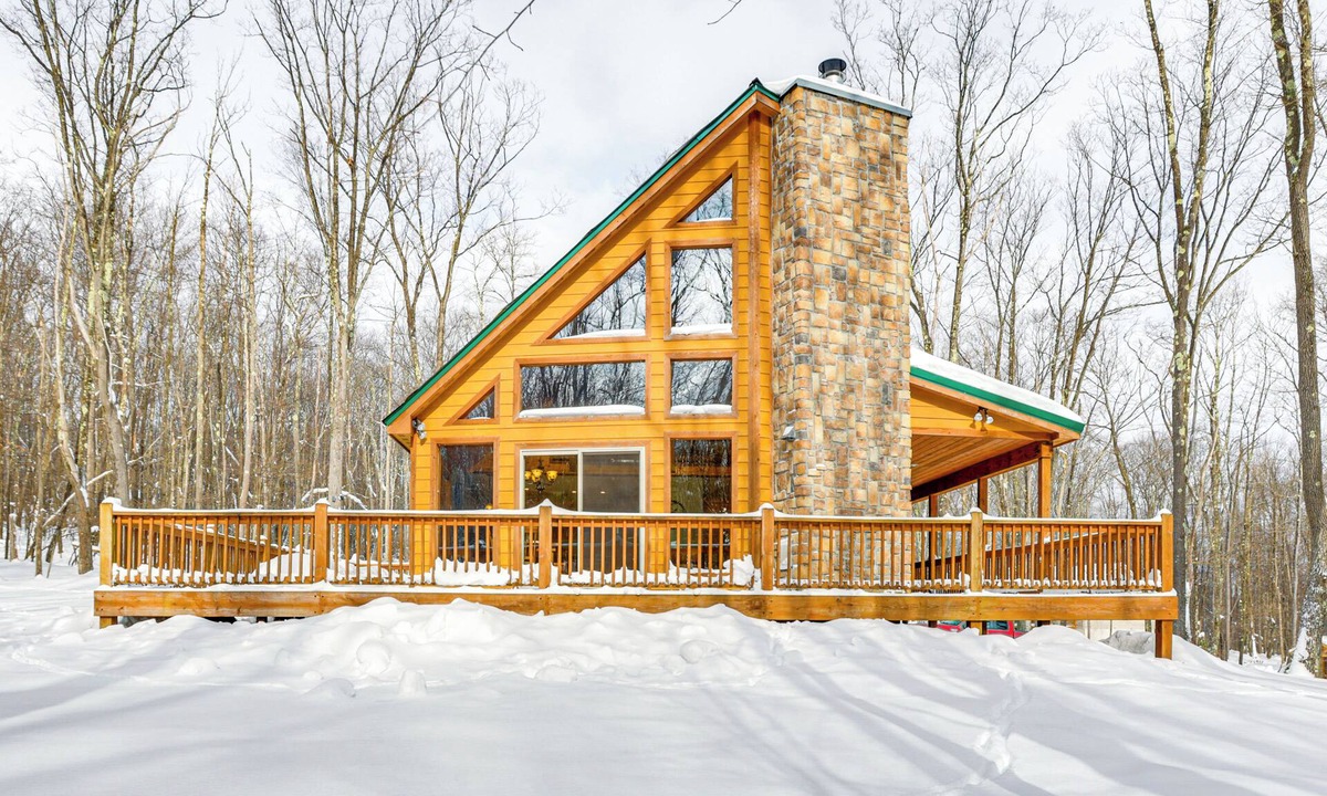 Terra Alta Cabin | Hike, Ski & Raft: Terra Alta Cabin w/Large Deck
