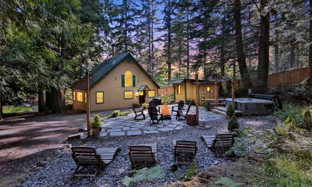 Port Angeles Cabin | Hikers paradise w/saltwater hot tub