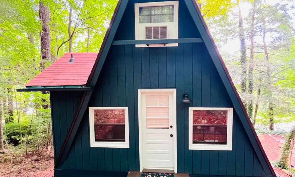 Rosman House | Hilda’s Hideaway- a charming little A-frame