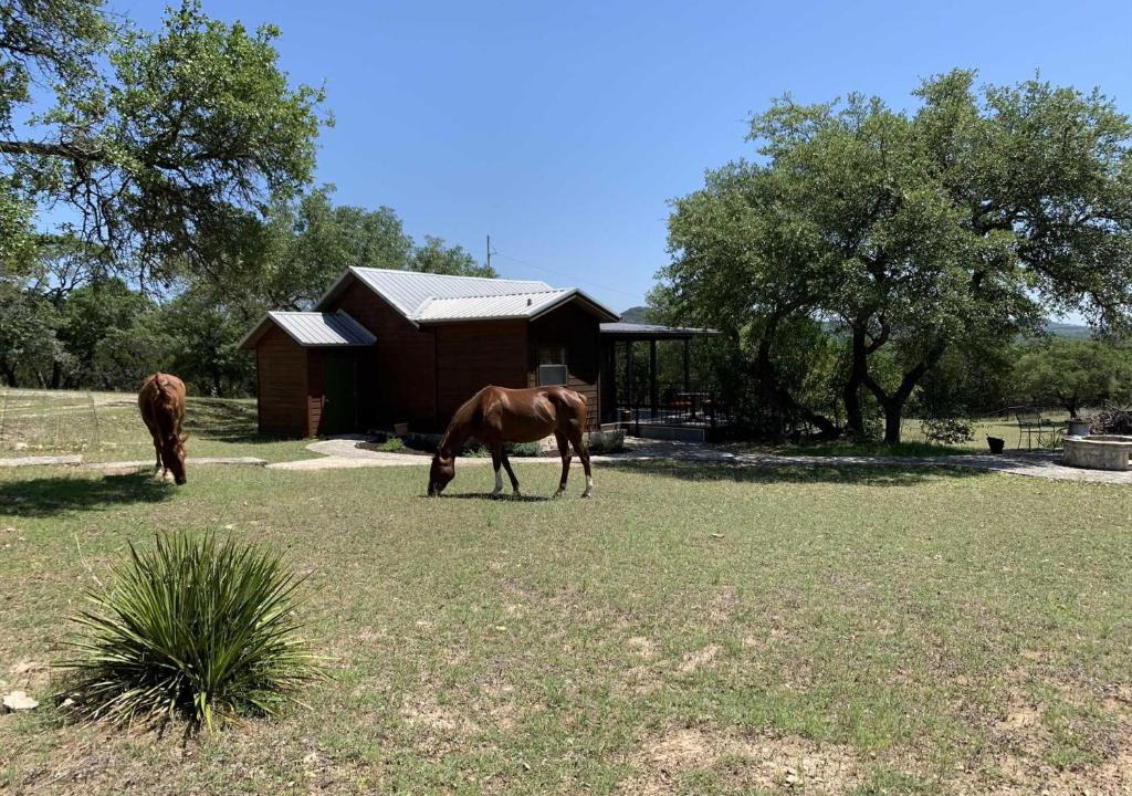 Pipe Creek House | Hill Country Hideout