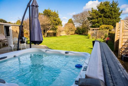 Hill Head House | Hill Head Beachside Cottage with Large Garden and Sea Views 5bed slp12