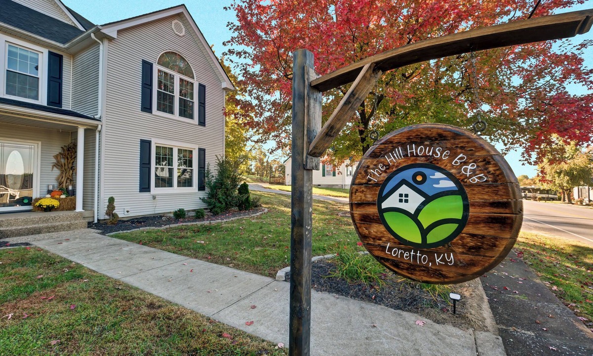 Loretto Bed & Breakfast | Hill House B&B
