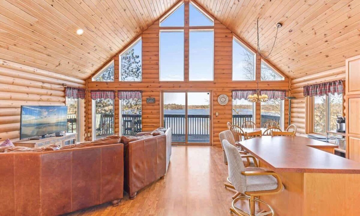 Spooner House | Hill Road Chalet on Benoit Lake in Spooner WI