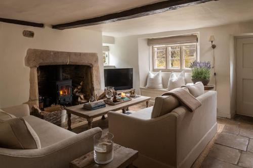 Burford House | Hill View