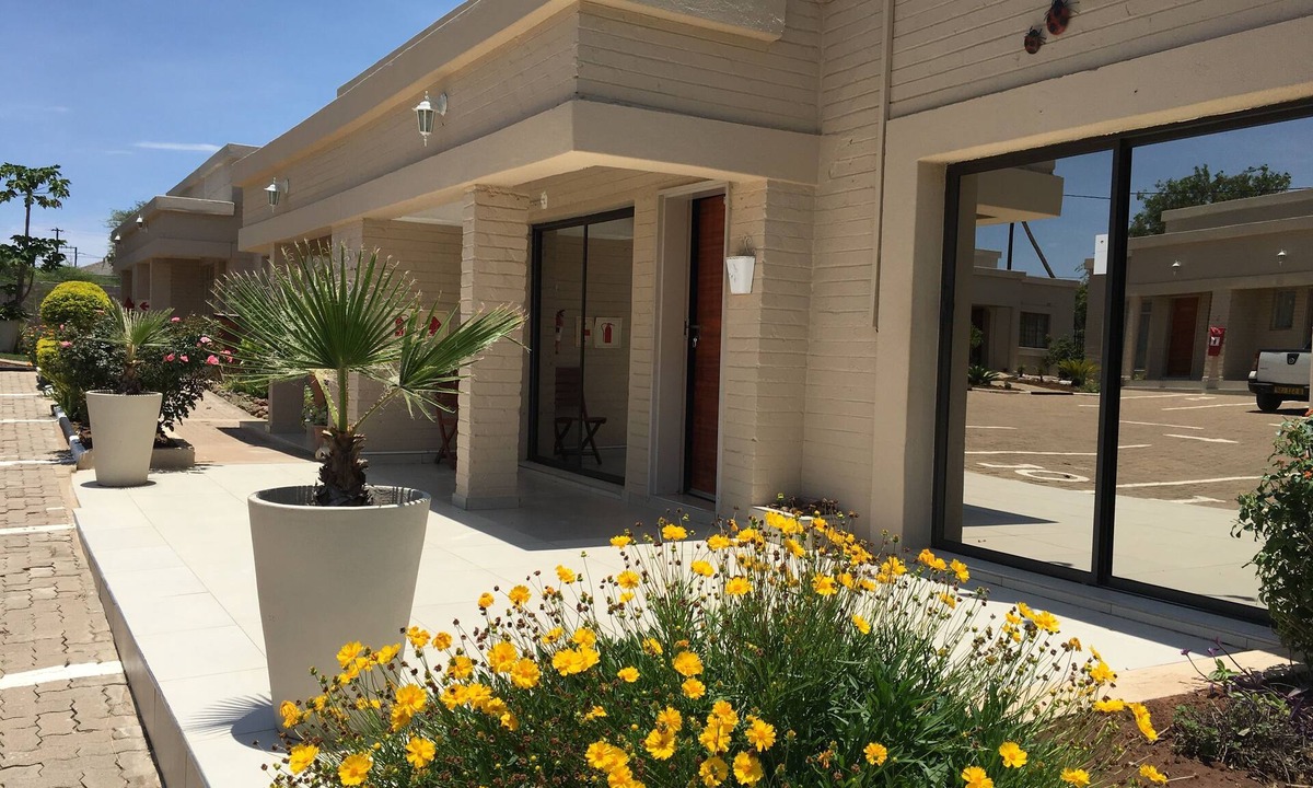 Serowe Hotel | Hill View Inn