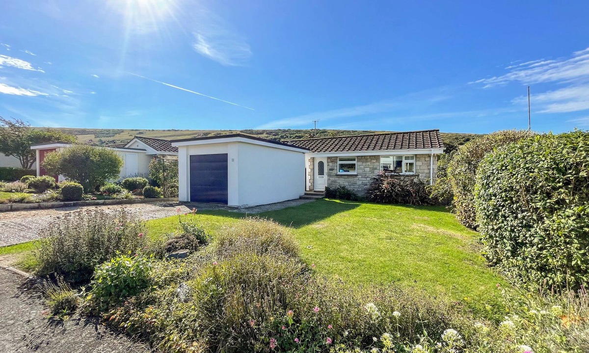 Lulworth Cottage | HILL VIEW, pet friendly, character holiday cottage in West Lulworth