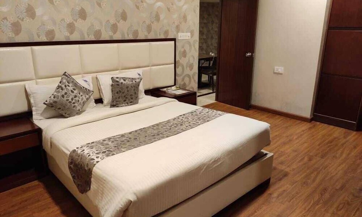 Ooty Hotel | Hillcrest Metro