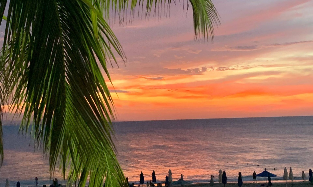El Batey Hotel | HILLMON'S HOTEL BAR & LOUNGE