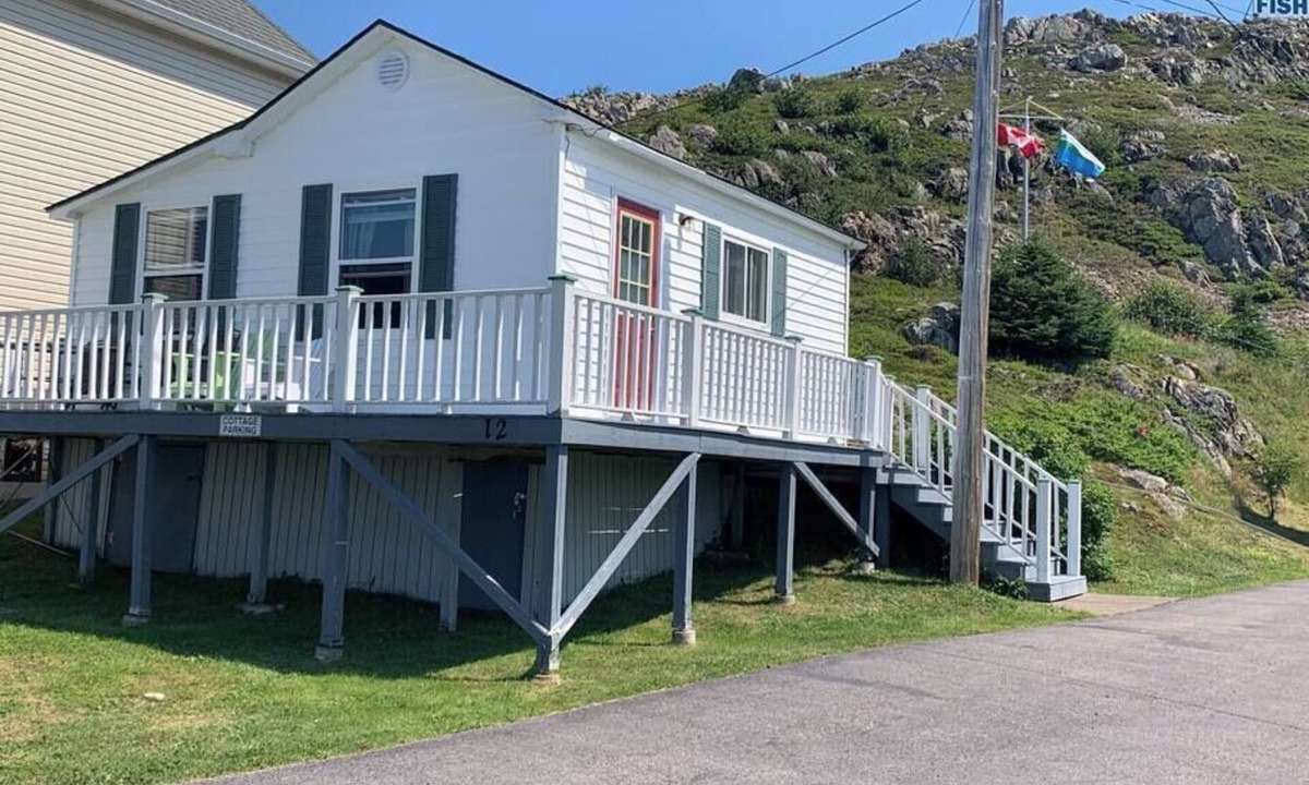 Twillingate House | Hillside Cottage