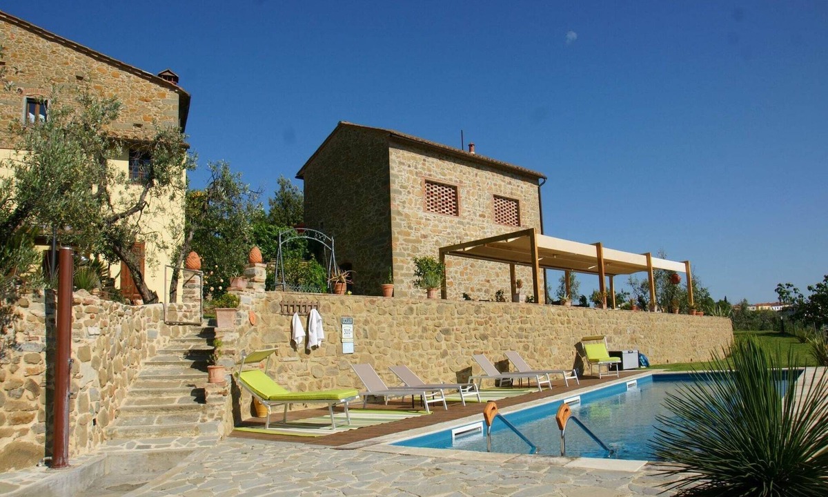 Vitolini House | Hillside Escape in Vinci