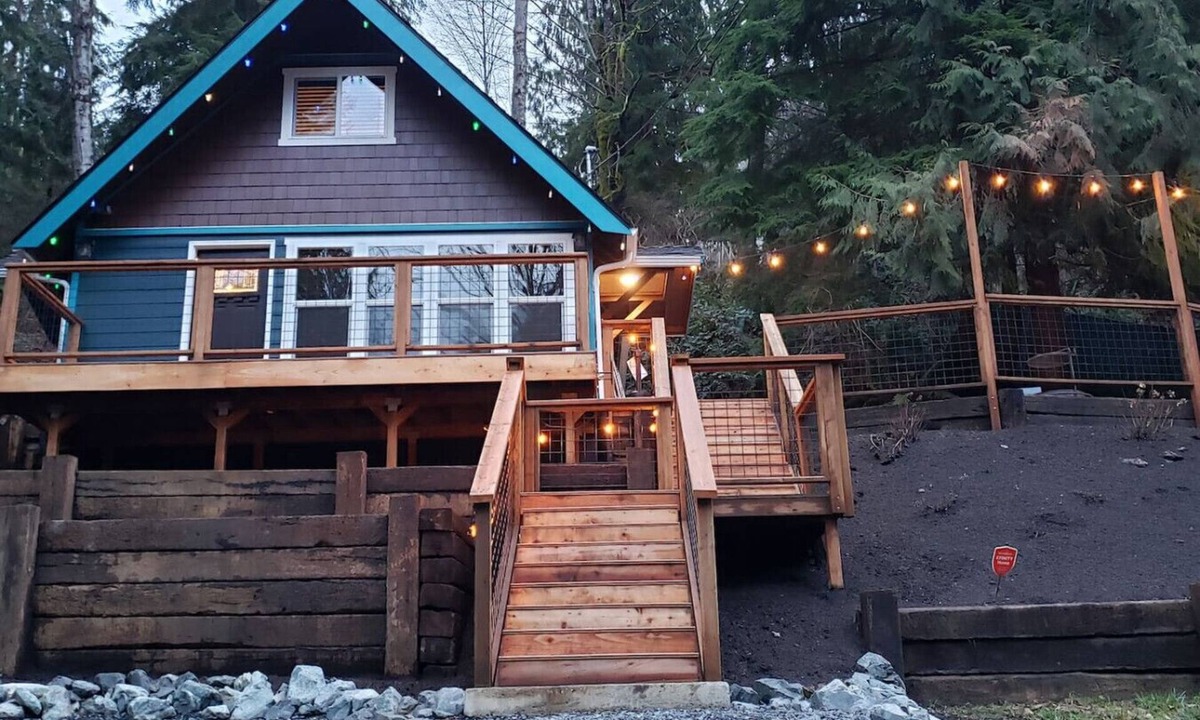 Lime Kiln Cabin | Hillside Hideaway + Firepit + Hot tub