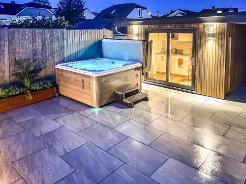 Fareham House | Hillside Oasis - Private Hot Tub & Swimming Pool