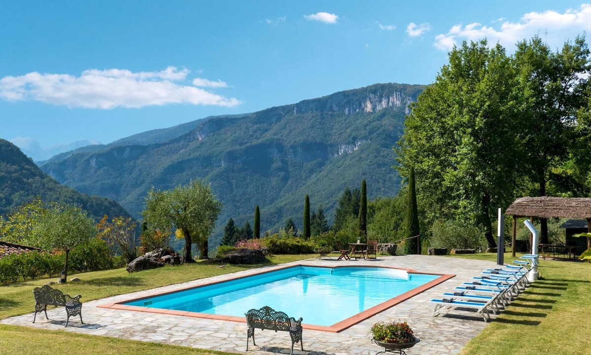 Borgo a Mozzano Villa | Hillside Retreat with near Lucca.