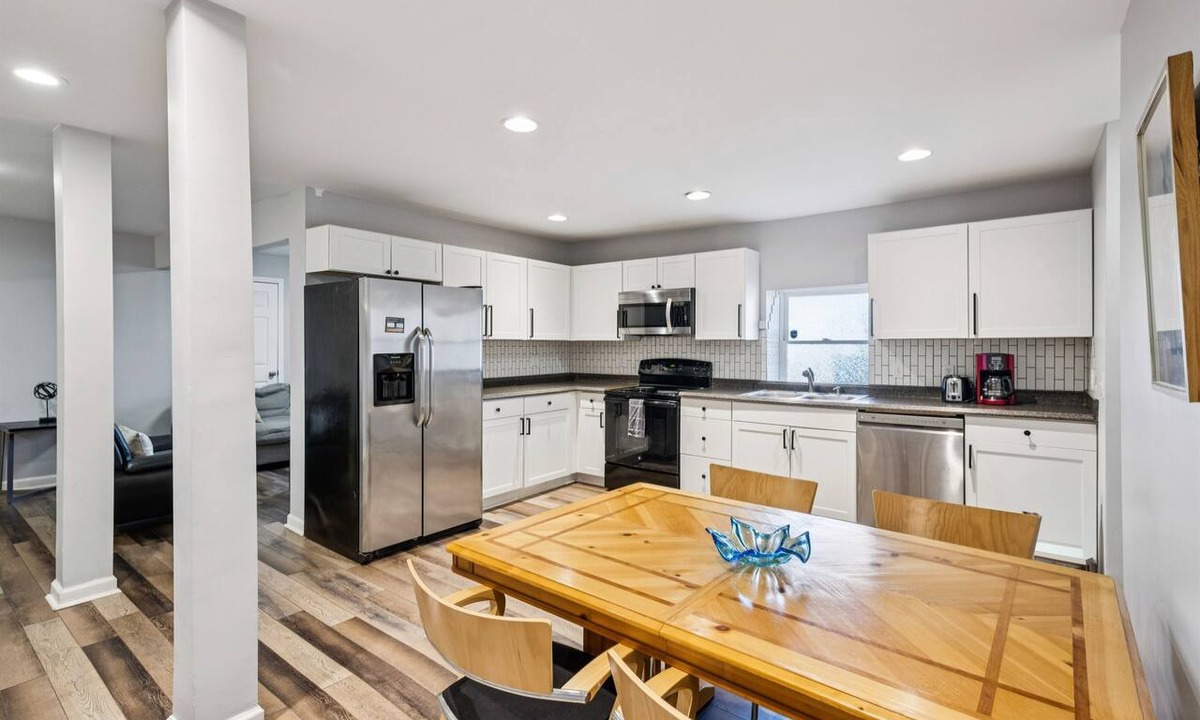 West End Apartment | Hillside Tucked-Away Apartment | 5 min to Downtown