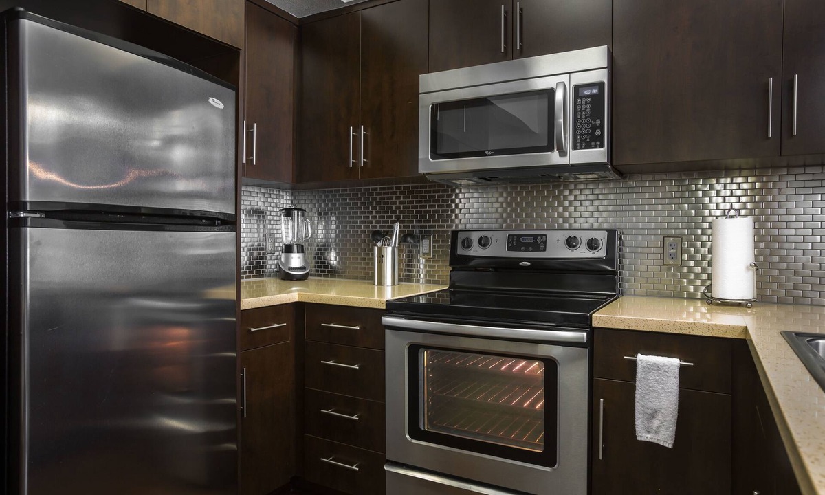 Hollywood Hills West Apartment | Hillside