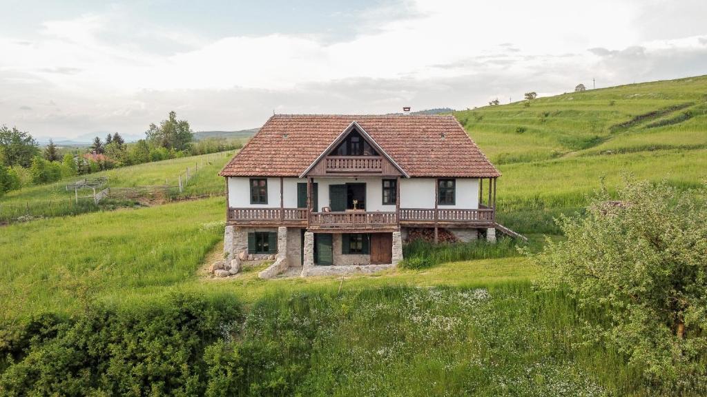 Pauleni-Ciuc Villa | Hillside View Cottage - Csíksomlyó-panoráma vendégház