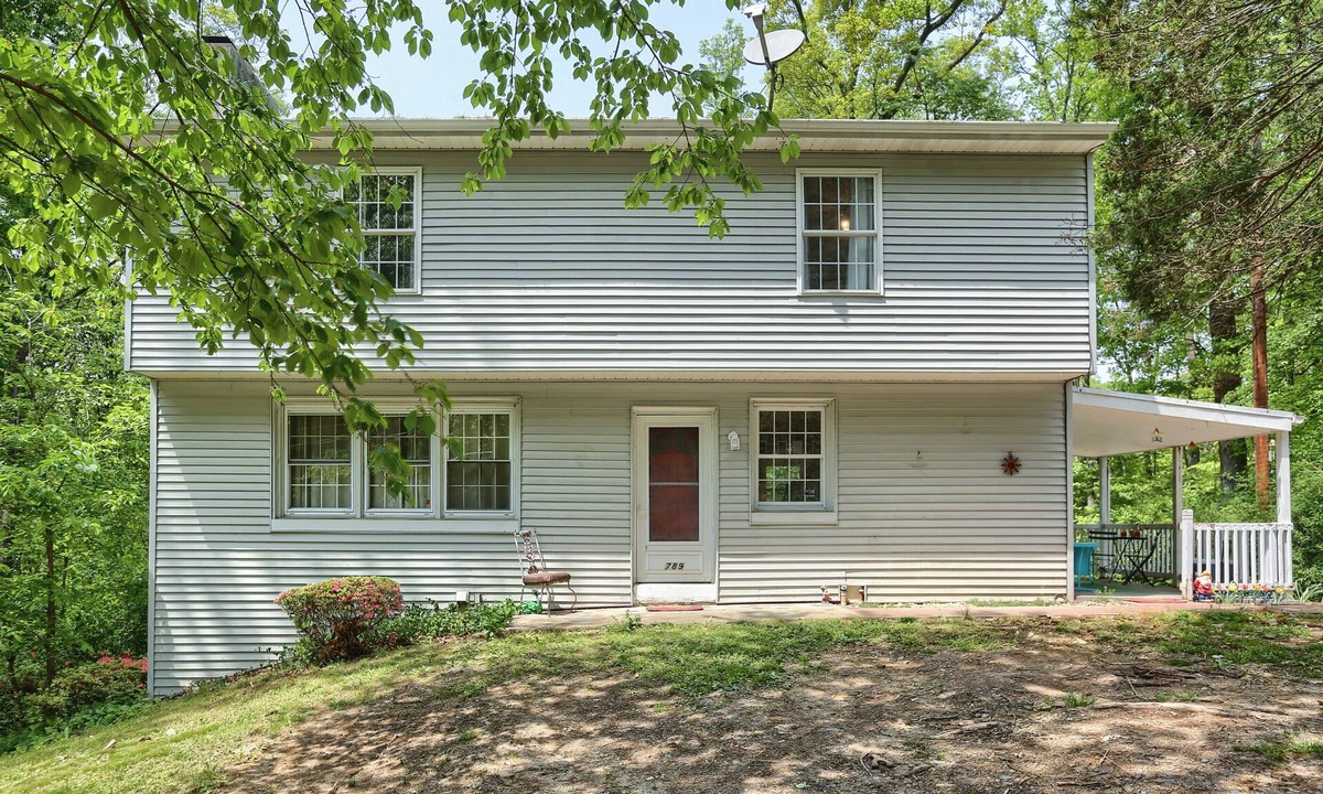 Lewisberry House | Hilltop - 5BR Vintage Retreat near Hershey Park